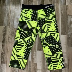 Women’s Nike Pro cropped leggings